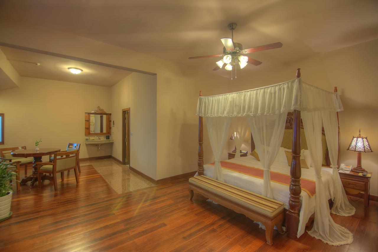 Bayon Era Hotel Siem Reap Esterno foto
